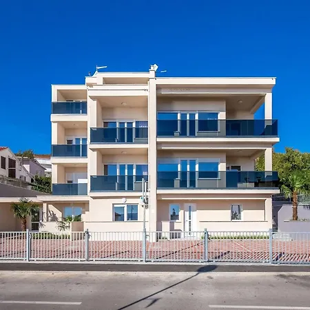 Gorgeous Homes With Swimming Pool Jacuzzi And A Magnificent Sea View *