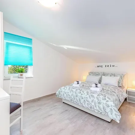 Gorgeous Homes With Swimming Pool Jacuzzi And A Magnificent Sea View *