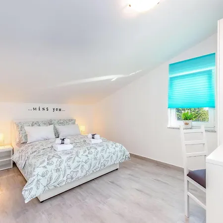 Gorgeous Homes With Swimming Pool Jacuzzi And A Magnificent Sea View *