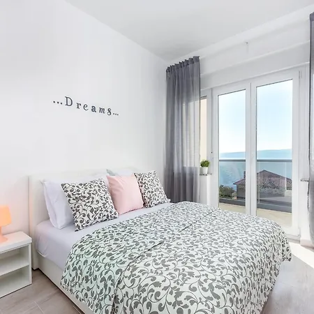Gorgeous Homes With Swimming Pool Jacuzzi And A Magnificent Sea View Villa *