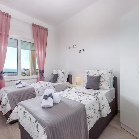Gorgeous Homes With Swimming Pool Jacuzzi And A Magnificent Sea View *